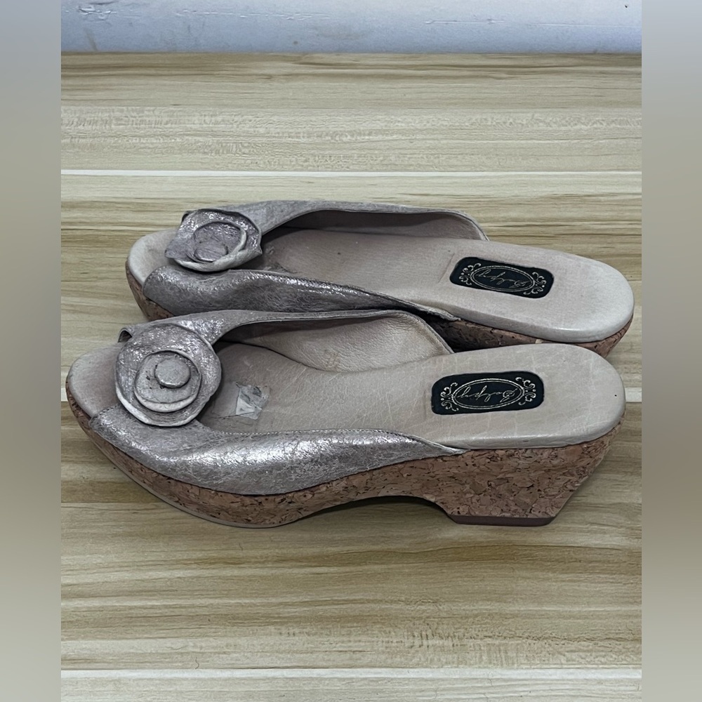 Elegant Silver Women's Shoes with Floral Detail